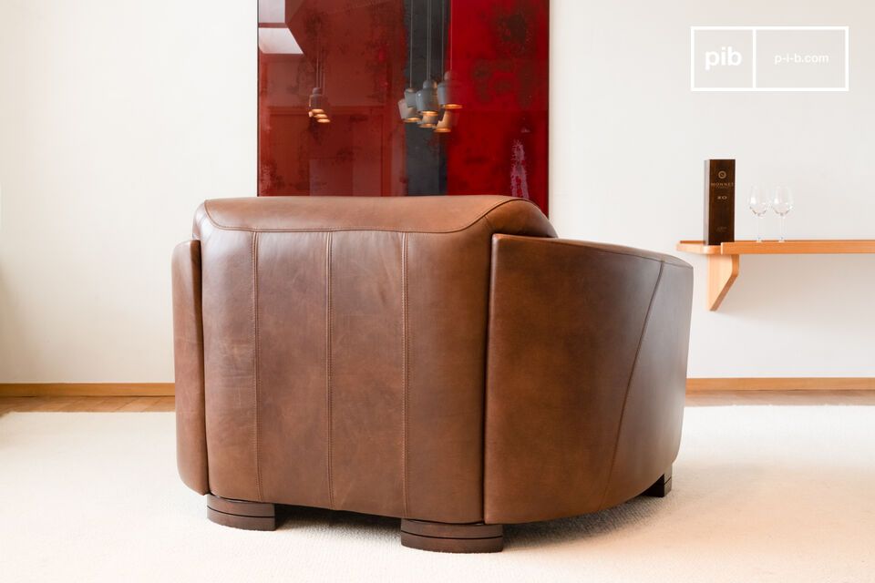 As it the case for the Red Baron leather armchair