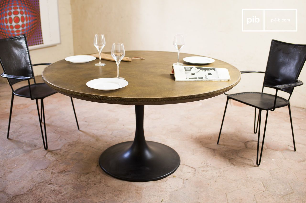 Circle on sale floor table