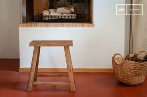 Tailor wooden outlet stool