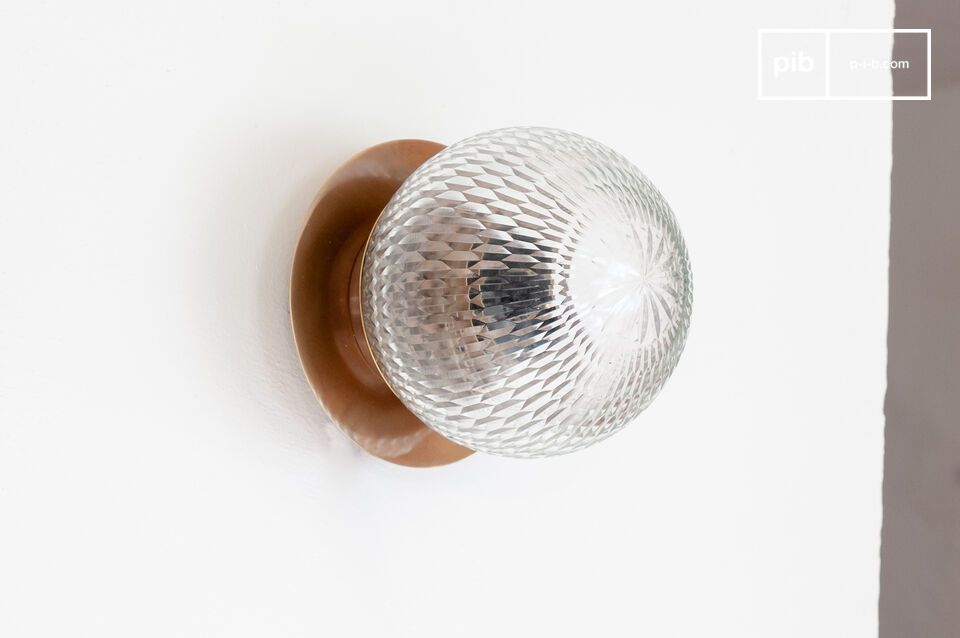 This wall lamp combines functionality and design